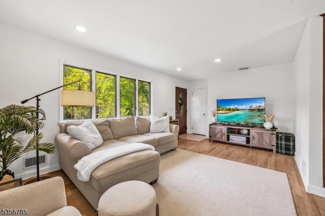 living room with recessed lighting, wood finished floors, and baseboards