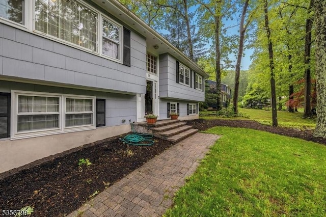 38 Nestlingwood Dr, Washington Twp, NJ 07853 - view of front of property with a front yard