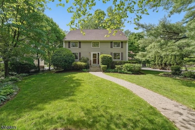 view of front of property with a front lawn