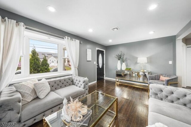 living room featuring wood finished floors, recessed lighting, and baseboards