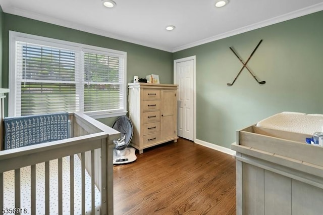 bedroom with dark wood-type flooring, recessed lighting, crown molding, and baseboards