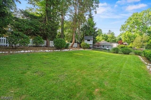 12 Harrison Ave, Montclair Twp, NJ 07042 - view of yard
