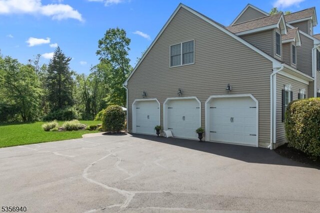 28 Handler Ct, Montgomery Twp, NJ 08502 - view of side of home featuring a garage and driveway