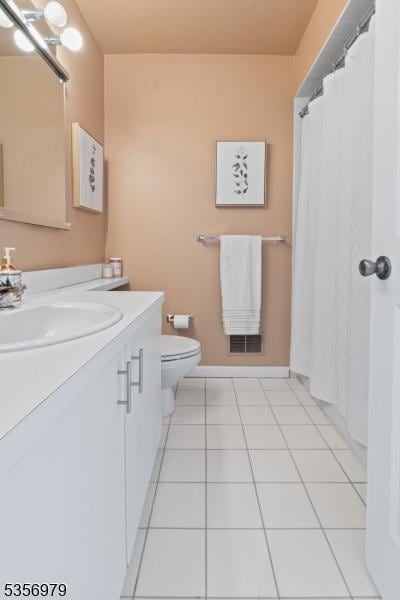 21 Stepping Rdg, North Caldwell Boro, NJ 07006 - bathroom featuring vanity, toilet, and baseboards