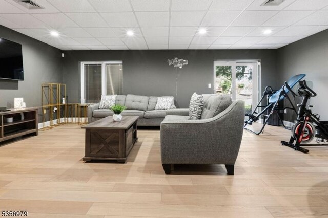 21 Stepping Rdg, North Caldwell Boro, NJ 07006 - living room featuring light wood-style floors, recessed lighting, and a drop ceiling
