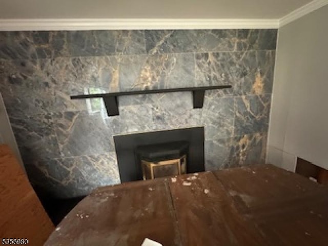 detailed view of crown molding