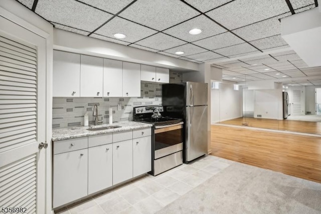 11 Kerby Ln, Mendham Boro, NJ 07945 - kitchen featuring stainless steel appliances, a sink, white cabinetry, decorative backsplash, and recessed lighting