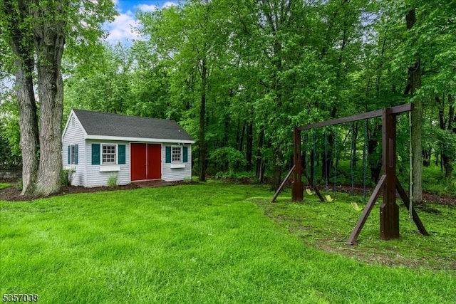 16 Dorset Ln, Andover Twp, NJ 07848 - view of green lawn featuring an outbuilding