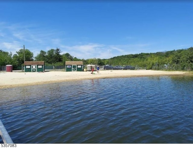 8 Tudor Pl Unit 8, Mount Olive Twp, NJ 07828 - water view