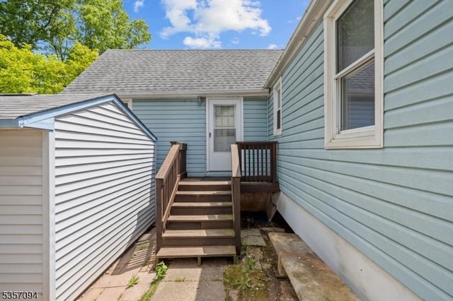 entrance to property with a shingled roof