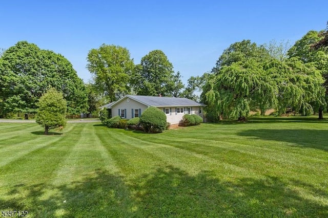 12 Glory Rd, Clinton Twp, NJ 08833 - view of green lawn