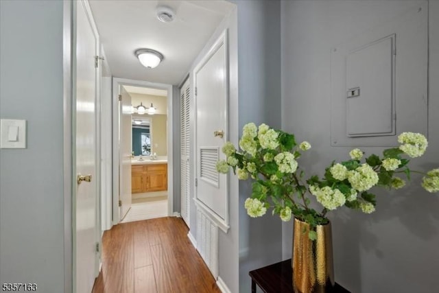 48 Spruce Ct, Bedminster Twp, NJ 07921 - hall featuring dark wood finished floors
