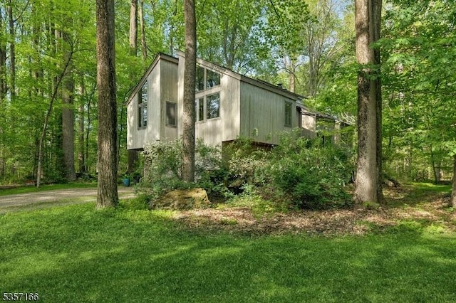 15 Pschorn Ln, Hillsborough Twp, NJ 08844 - view of side of home with a lawn