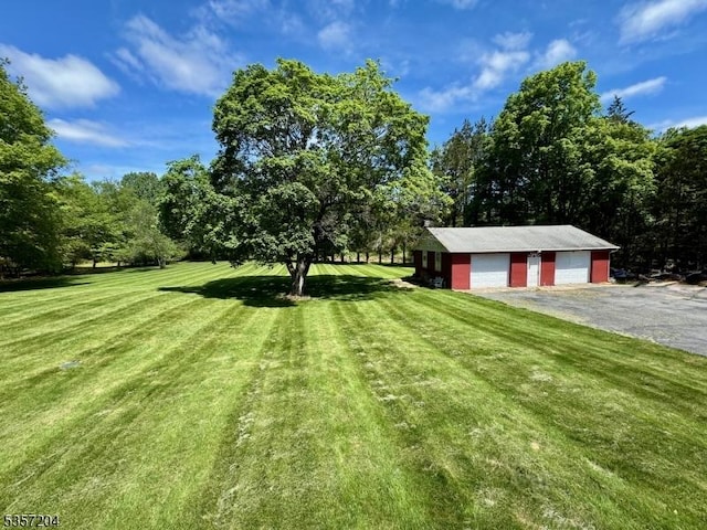 125 Flanders-Drakestown Rd, Mount Olive Twp, NJ 07836 - view of grassy yard featuring a detached garage and an outdoor structure