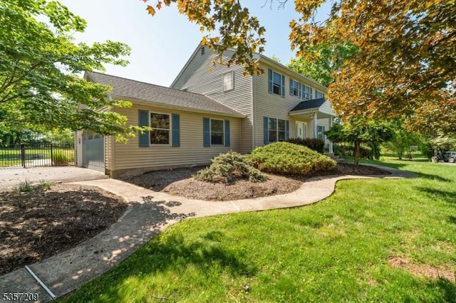 view of front of property with driveway