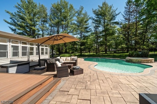 view of pool featuring a patio area, an outdoor living space, and a pool with connected hot tub
