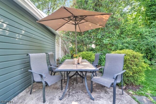 188 Watchung Ter, Scotch Plains Twp, NJ 07076 - view of patio featuring outdoor dining area