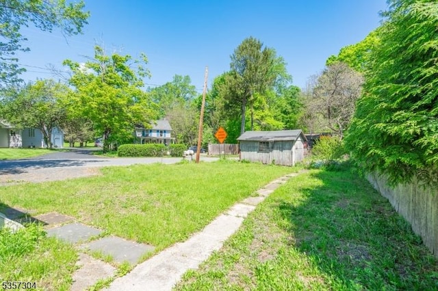 571 Main St, Union Twp, NJ 08802 - view of yard