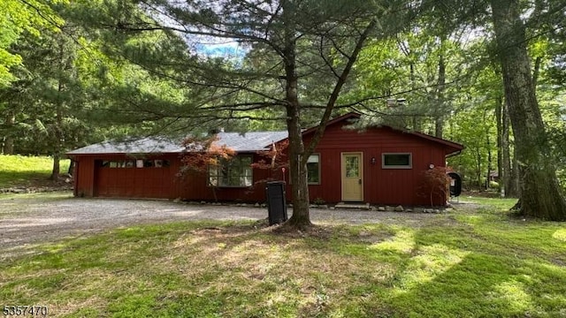 10 Deerpath Rd, Lebanon Twp, NJ 07830 - view of front of property featuring dirt driveway and a front lawn