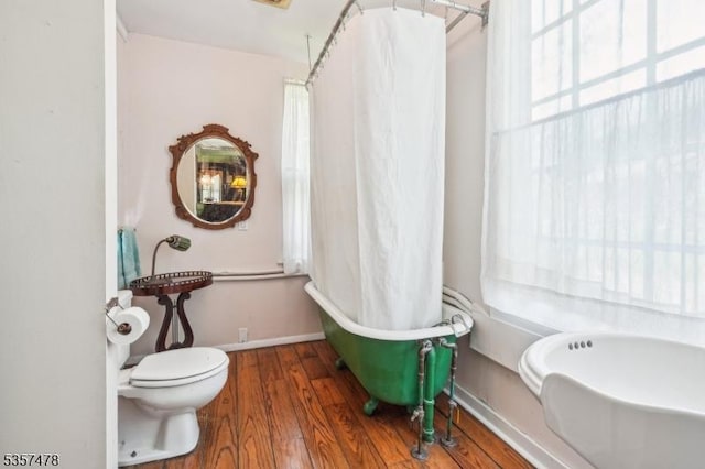 19 E Mill Rd, Washington Twp, NJ 07853 - bathroom featuring toilet, a soaking tub, wood finished floors, and baseboards