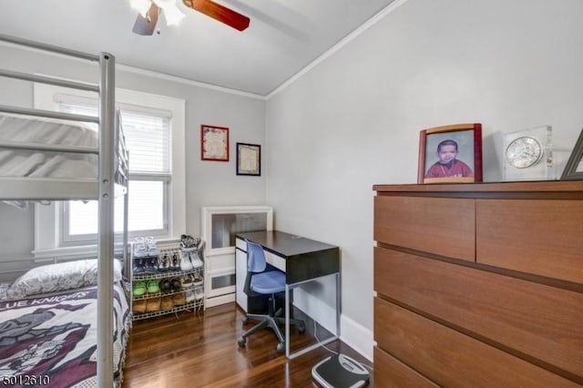 bedroom featuring ornamental molding, lofted ceiling, wood finished floors, and a ceiling fan