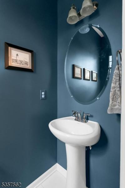 18 Brompton Pl, Randolph Twp, NJ 07869 - bathroom featuring a sink