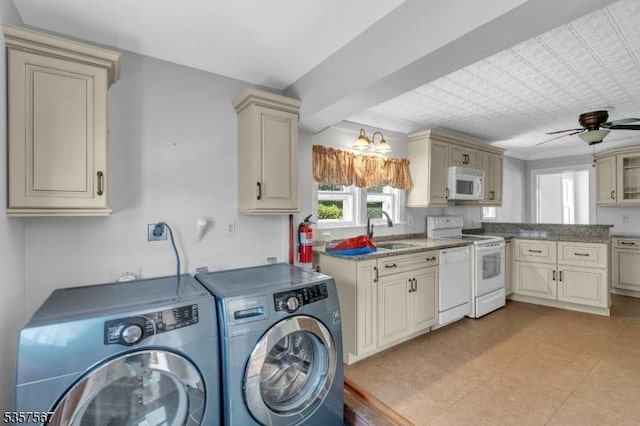 392 Pittstown Rd, Franklin Twp, NJ 08867 - laundry area featuring washing machine and dryer, a sink, and ceiling fan