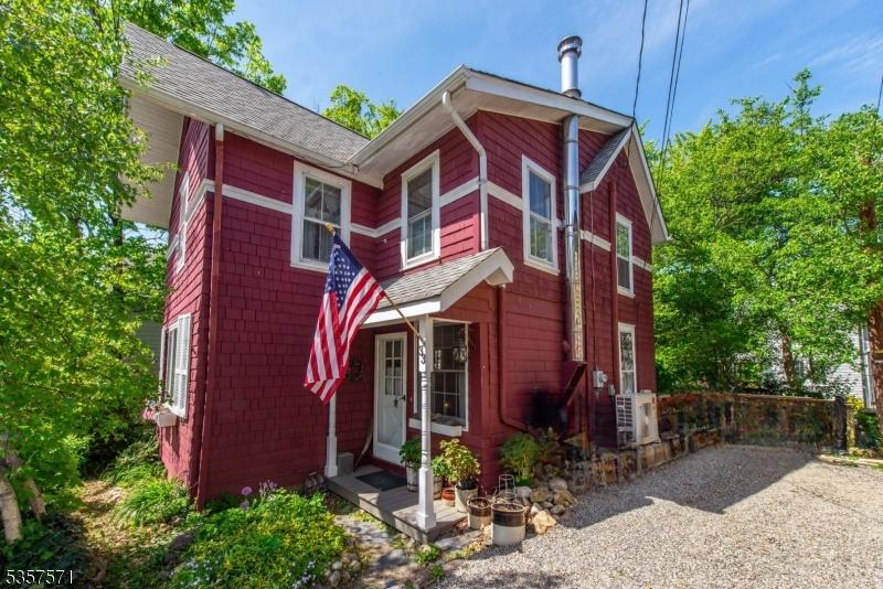 33 Embury Pl, Parsippany-Troy Hills Twp, NJ 07878 - view of front facade featuring a shingled roof