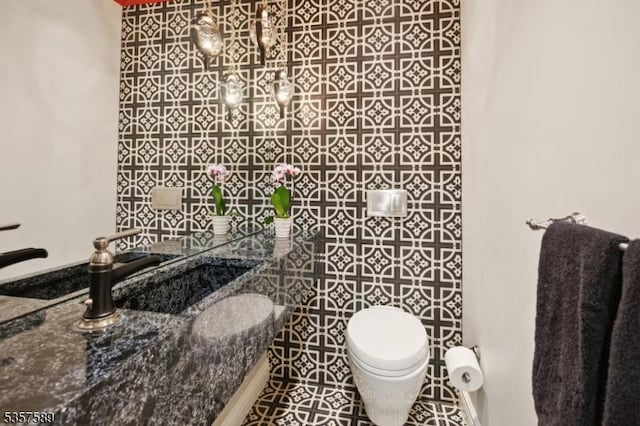 25 Woodcliff Dr, Madison Boro, NJ 07940 - bathroom with toilet and a chandelier