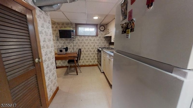 2764 Meister Ave, Union Twp, NJ 07083 - kitchen featuring freestanding refrigerator, gas range oven, wallpapered walls, baseboards, and light floors