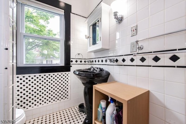 100 W Hanover Ave, Morris Twp, NJ 07950 - bathroom featuring tile walls