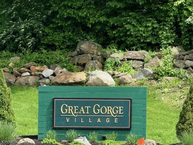 7 Deer Valley Ln Unit 6, Vernon Twp, NJ 07462 - view of community sign