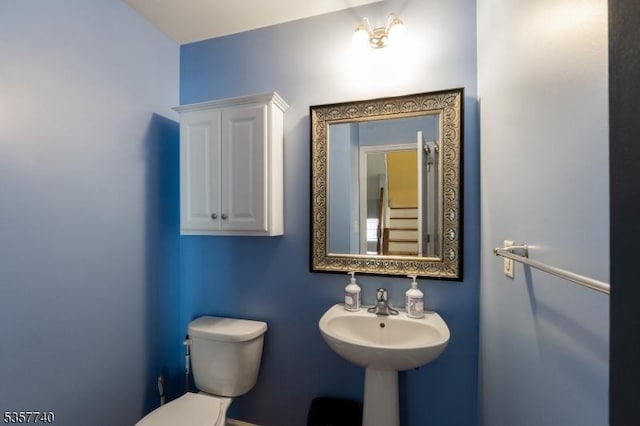 302 Waterview Ct, Hanover Twp, NJ 07927 - bathroom featuring toilet