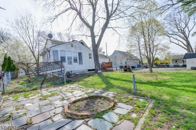 111 Long Hill Rd, Little Falls Twp, NJ 07424 - view of grassy yard