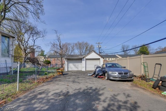 111 Long Hill Rd, Little Falls Twp, NJ 07424 - detached garage with fence