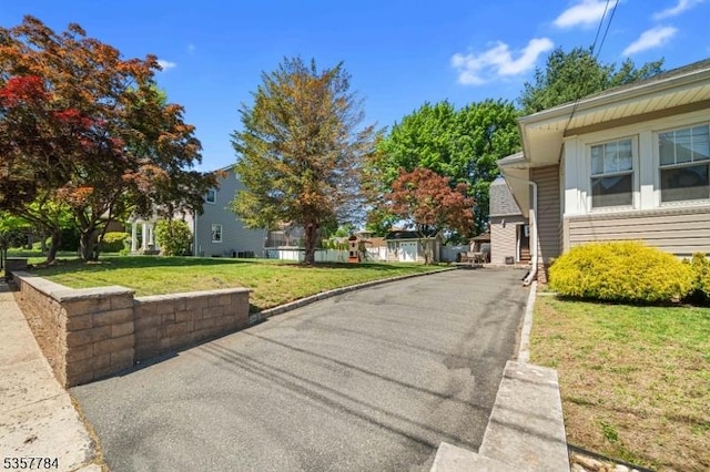 40 Laura Ave, Nutley Twp, NJ 07110 - view of property exterior with a yard