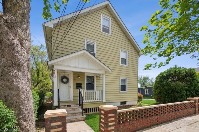 view of front of property featuring covered porch