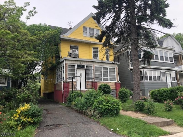 120 S Oraton Pkwy, East Orange City, NJ 07018 - american foursquare style home featuring brick siding