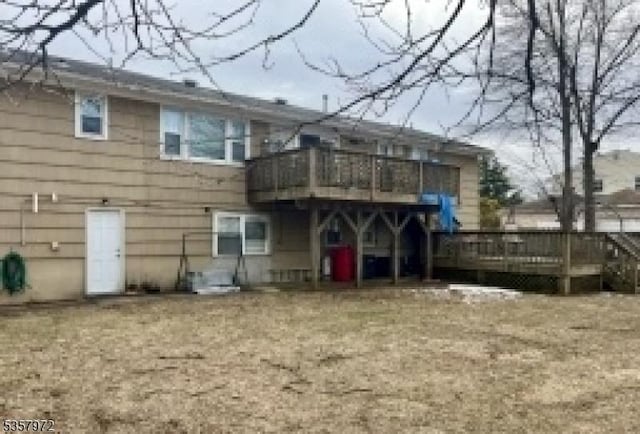 800 Raritan Rd, Clark Twp, NJ 07066 - back of property featuring a wooden deck
