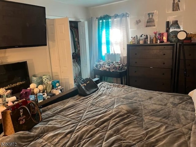 800 Raritan Rd, Clark Twp, NJ 07066 - bedroom with a closet
