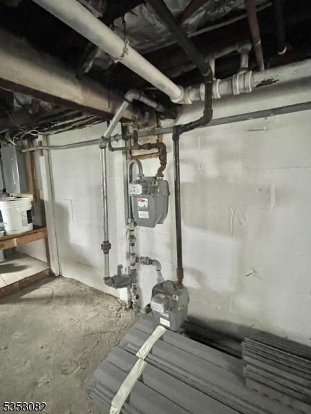 277 Watchung Ave, North Plainfield Boro, NJ 07060 - unfinished below grade area featuring gas meter