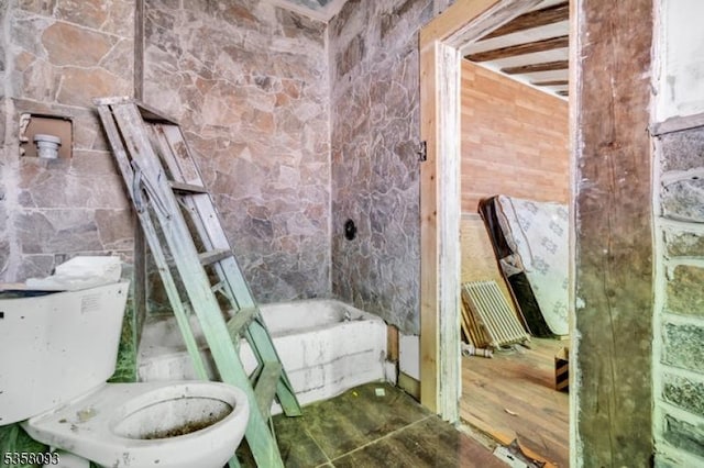 bathroom featuring a tub