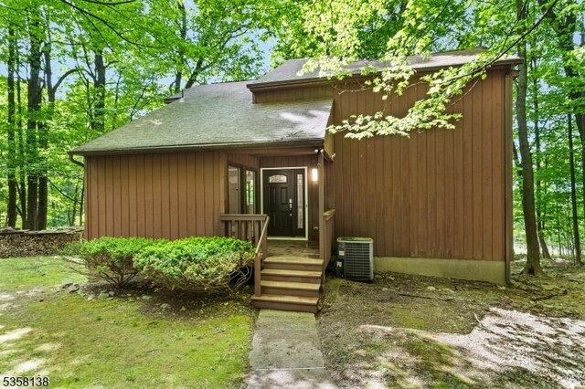 19 Village Way Unit 7H, Vernon Twp, NJ 07462 - view of front of home featuring central AC and roof with shingles