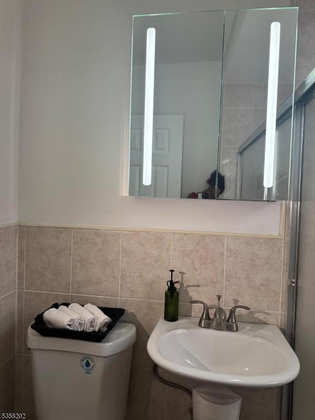 6601 Broadway Unit D6, West New York Town, NJ 07093 - bathroom with toilet, tile walls, and a sink