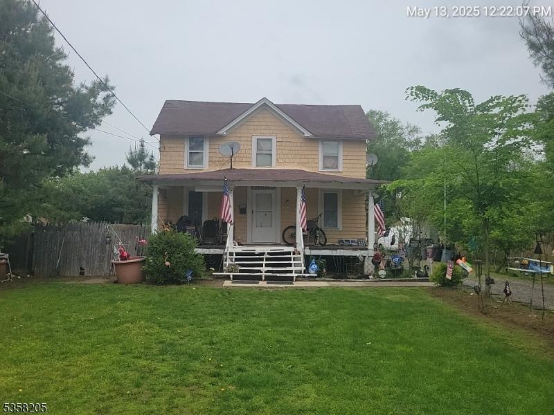 20 Newark Pompton Tpke, Pequannock Twp, NJ 07440 - view of front of house with a porch