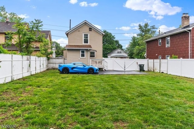 view of yard featuring a gate