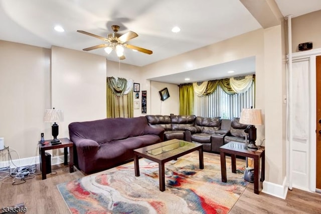 living area featuring wood finished floors, ceiling fan, baseboards, and recessed lighting