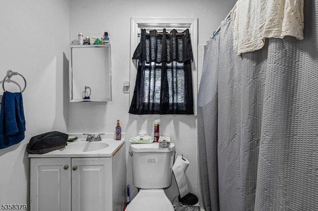 316-318 John St, Elizabeth City, NJ 07202 - bathroom with vanity and toilet