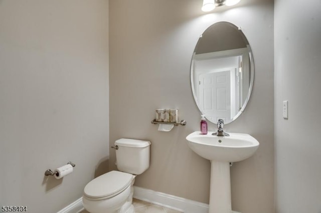 9 Colgate Ct, Franklin Twp, NJ 08873 - half bath featuring toilet and baseboards