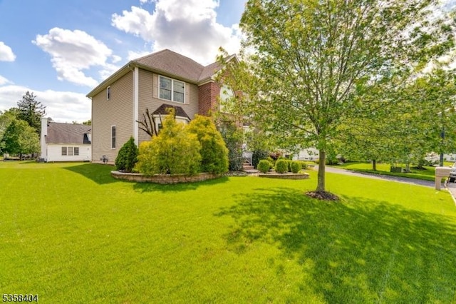 9 Colgate Ct, Franklin Twp, NJ 08873 - view of front of house featuring a front lawn
